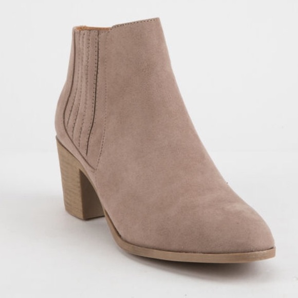 Qupid faux suede Chelsea booties. Topanga-01 - Picture 5 of 6
